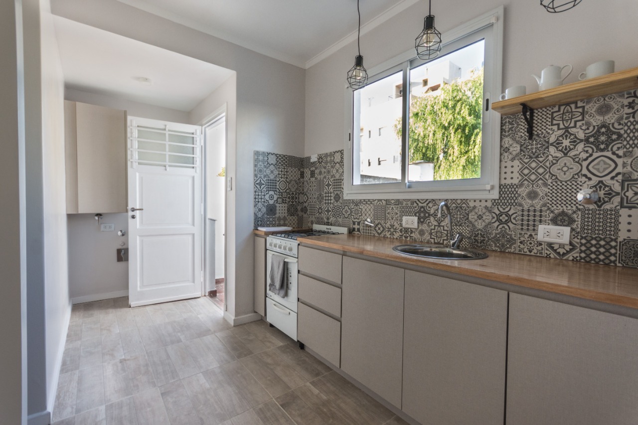 Aluminio y amoblamientos en Juncal 1548, Mar del Plata, Buenos Aires